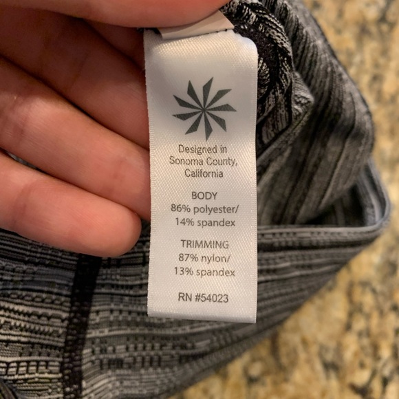 ATHLETA Jacquard Chaturanga high rise Mesh Capri Crop Leggings small - Picture 6 of 8